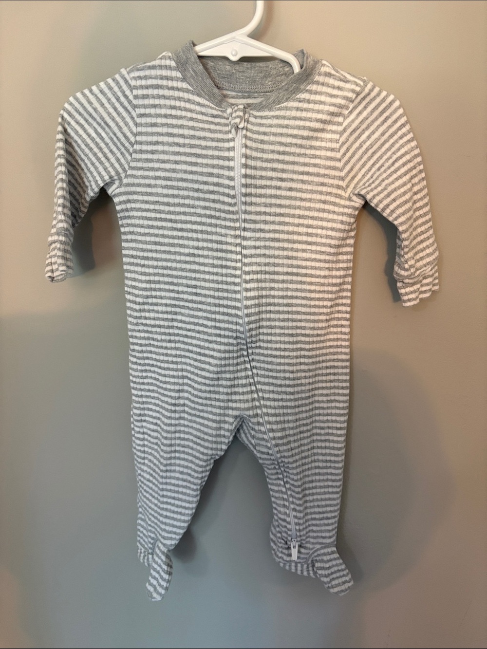 Huggies Baby Gray & White Striped Footed One-Piece Zipper Pajamas 6M